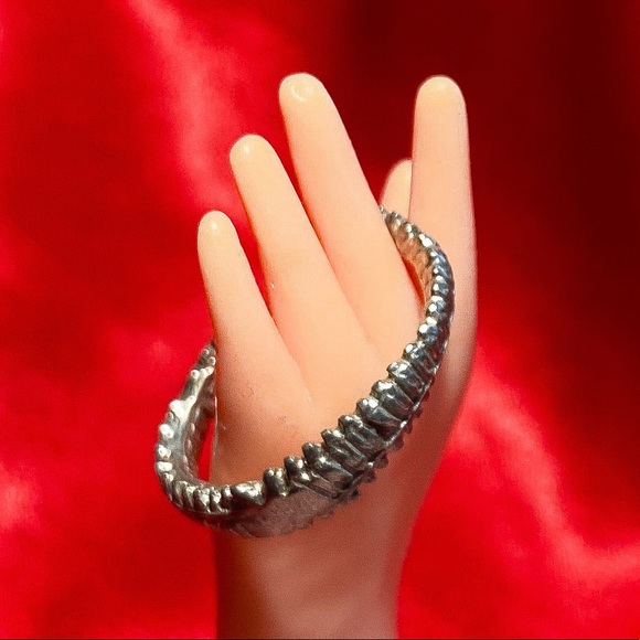 VERAMEAT ☠️ SPINE RING - Picture 5 of 5